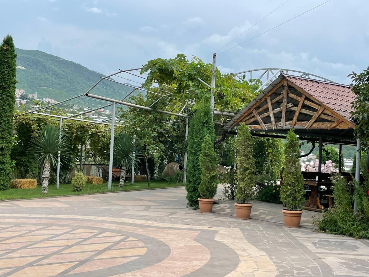 Kamar Hotel Idzsevan Kültér fotó
