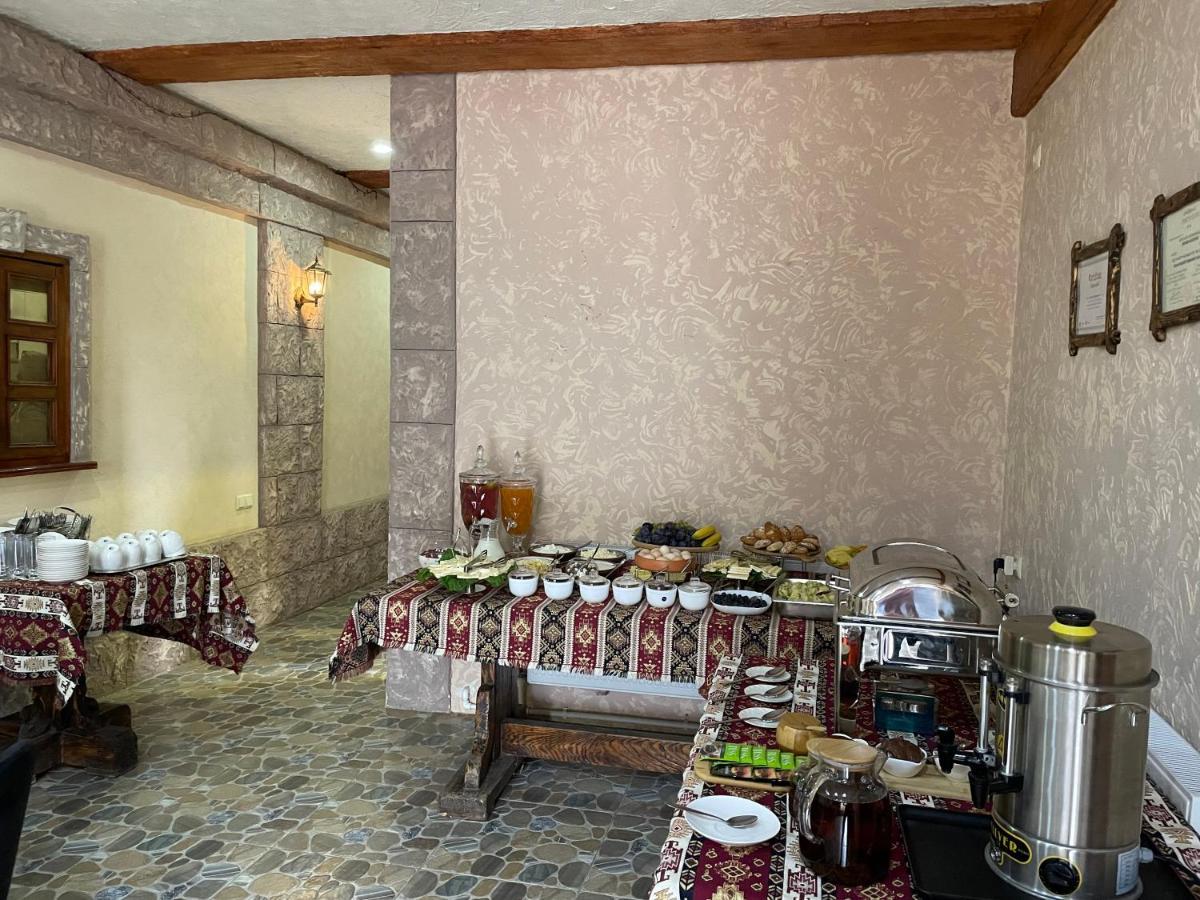 Kamar Hotel Idzsevan Kültér fotó